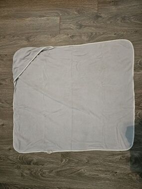 Kyte BABY Light Gray Hooded Baby Towel